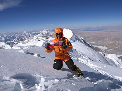 Piotr Morawski na szczycie Sziszapangmy (2005)